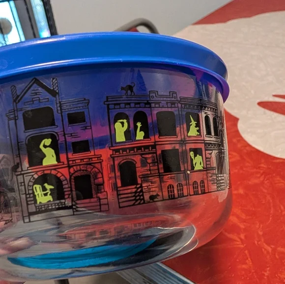 Pyrex Halloween bowls - Picture 7 of 9